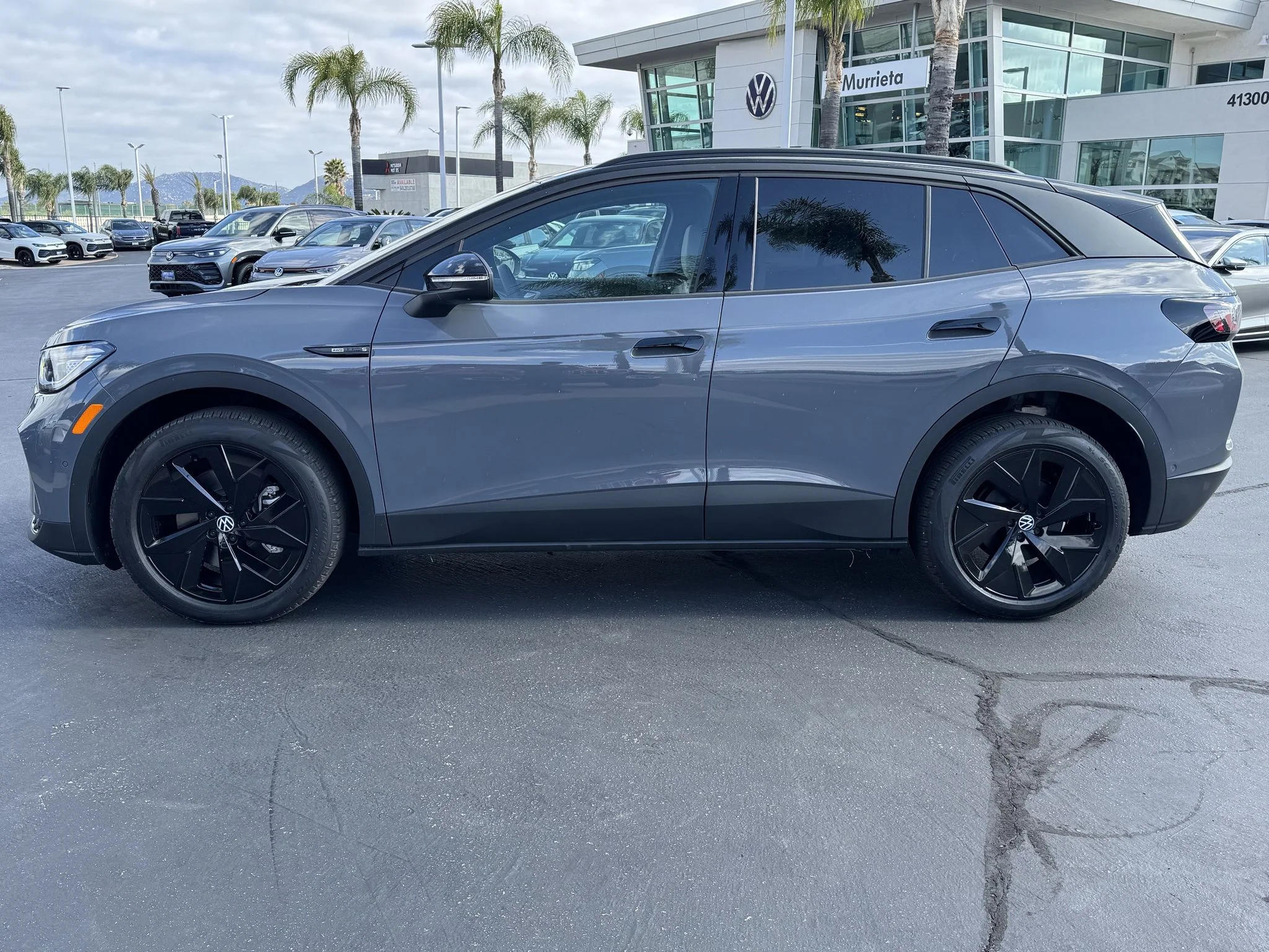 New 2026 Pure Gray w/Black Roof Volkswagen Pro S Plus image 4