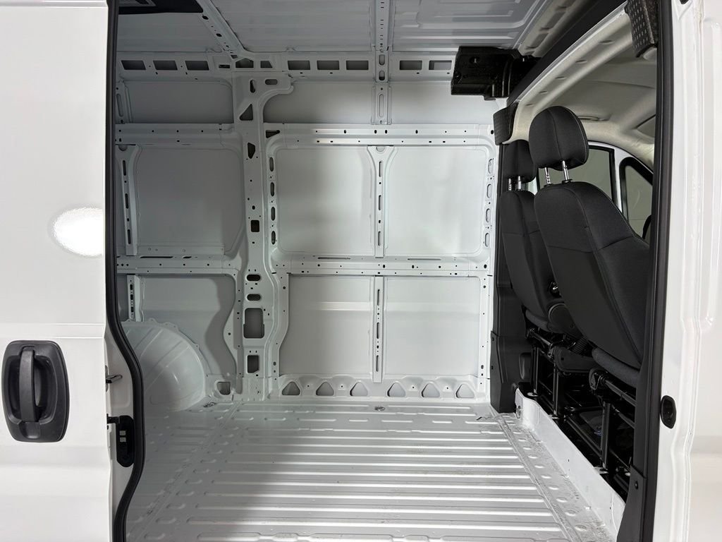 New 2027 Bright White Clearcoat RAM Base image 14