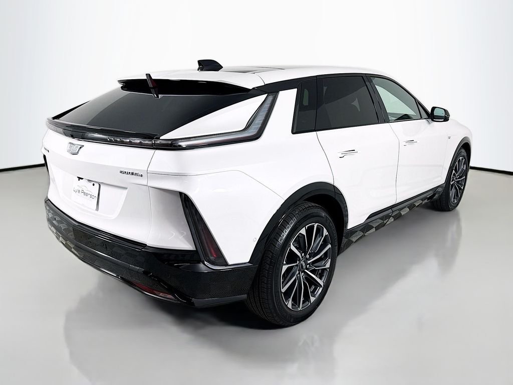 Used 2025 White Cadillac Sport image 9