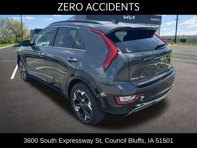 Used 2024 Gray Kia Wave image 6