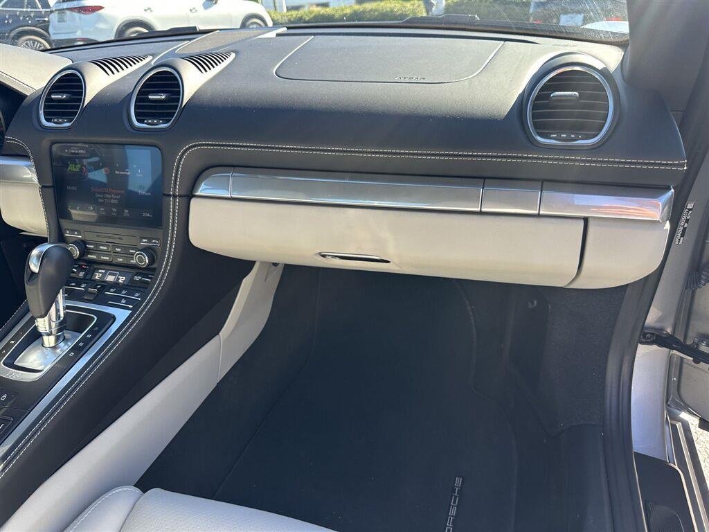Used 2024  Porsche Style Edition image 19