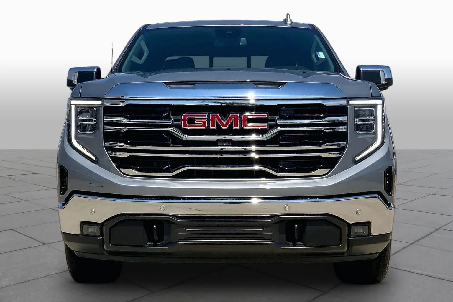 Used 2024 Sterling Metallic GMC SLT image 4