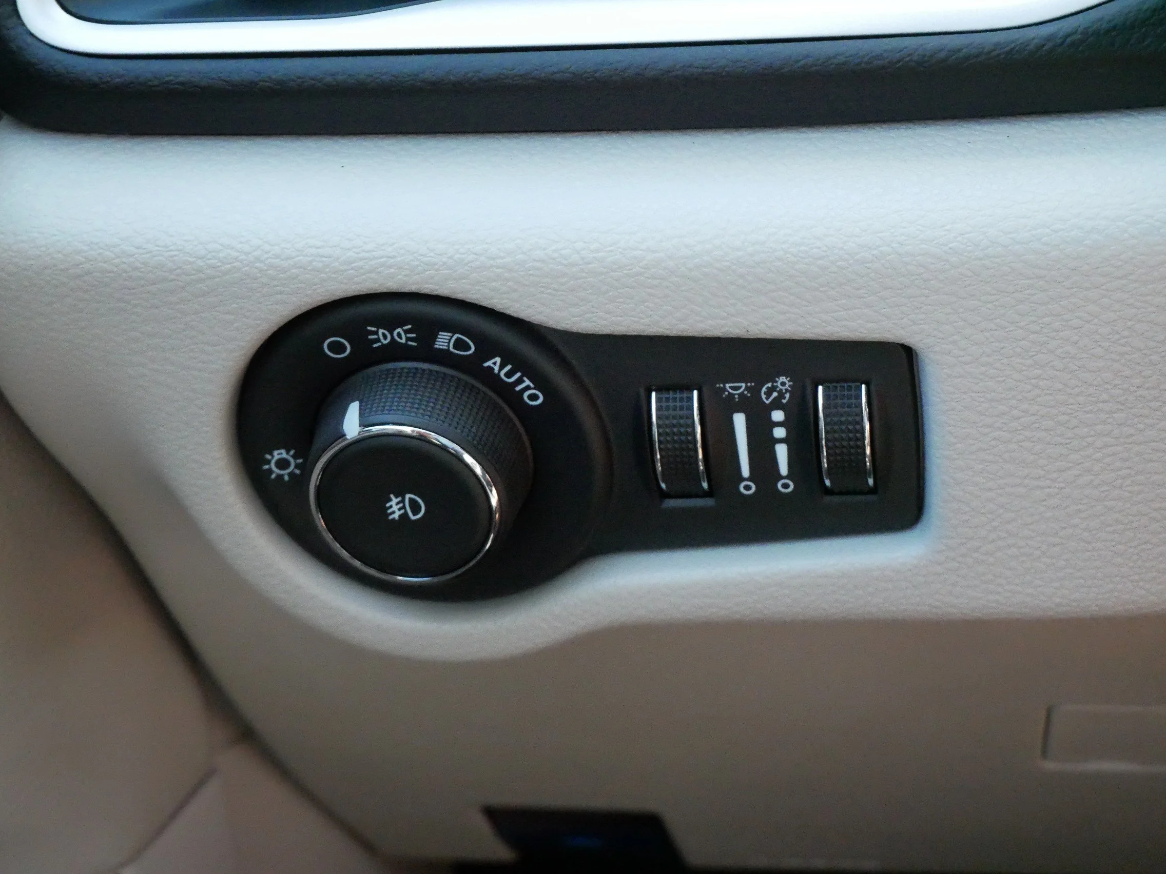 Used 2024 Silver Mist Clearcoat Chrysler Touring L image 26
