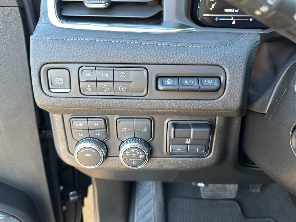 2024 GMC Yukon Denali - Photo 33