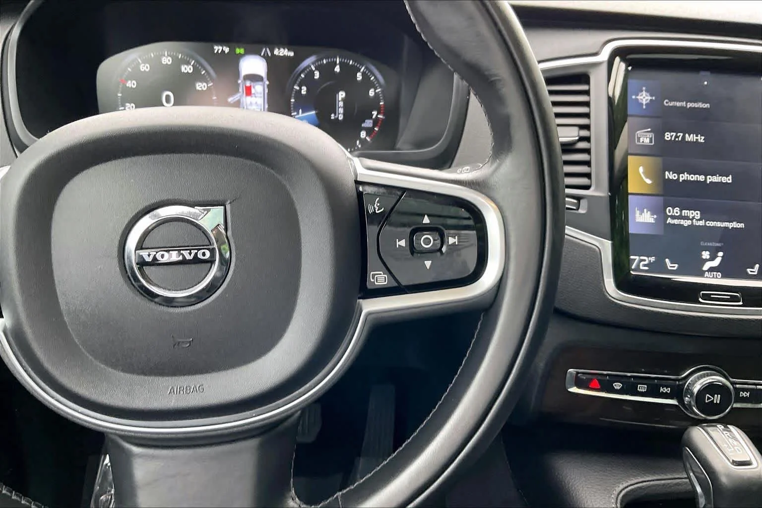 Used 2019 Bright Silver Metallic Volvo Momentum image 24