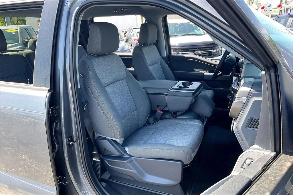 New 2026 Carbonized Gray Metallic Ford XLT image 6