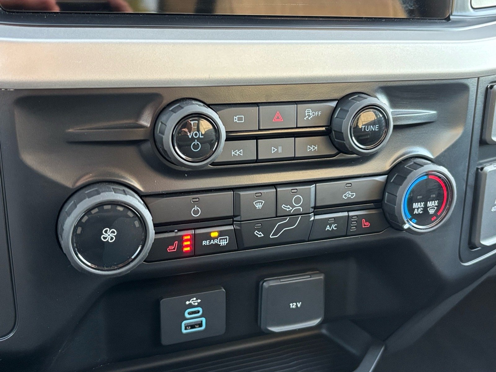 New 2026 Carbonized Gray Metallic Ford F-350® XLT image 15