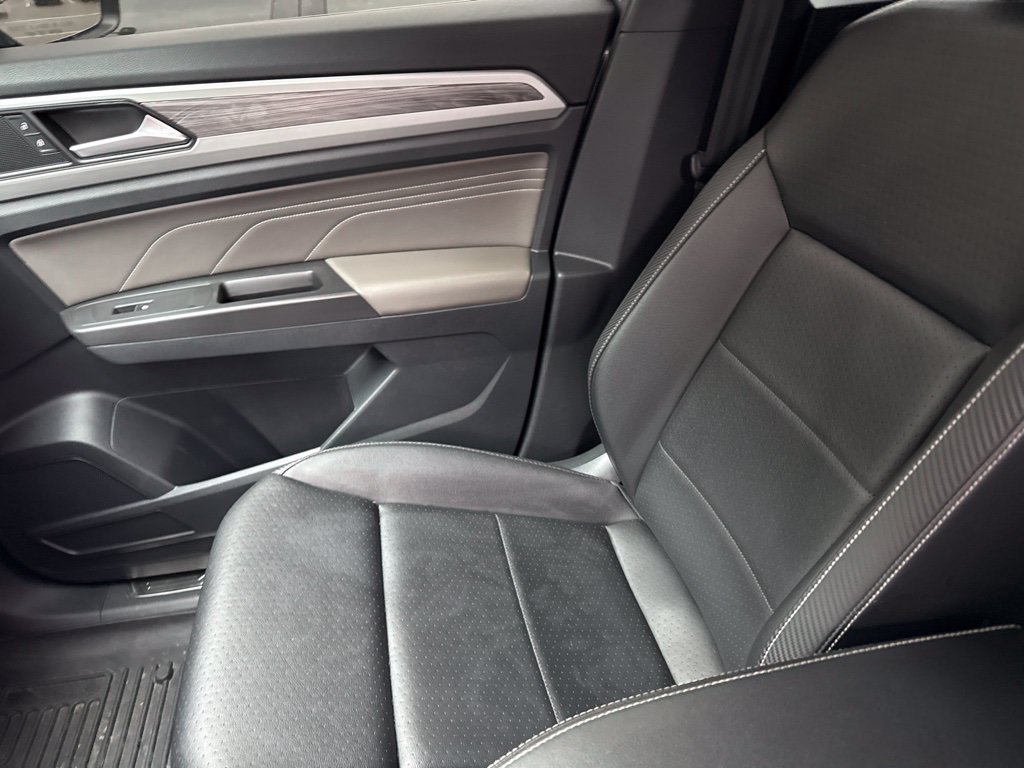 Used 2022 Gray Volkswagen 2.0T SE w/Technology image 10