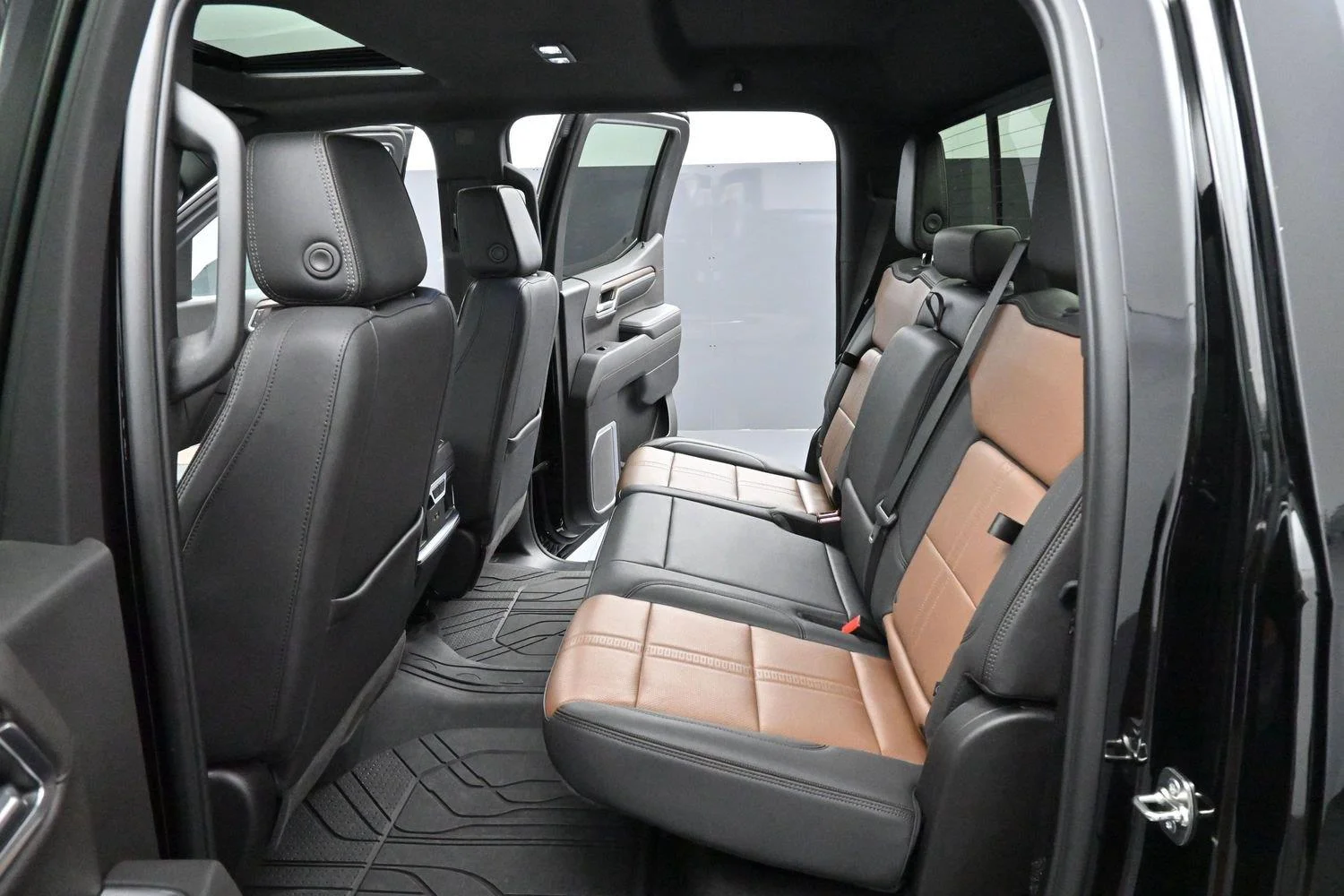 Used 2026 Black Chevrolet High Country image 30