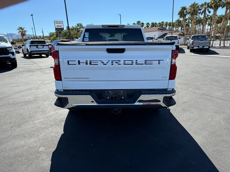 Used 2024 Summit White Chevrolet LT image 4