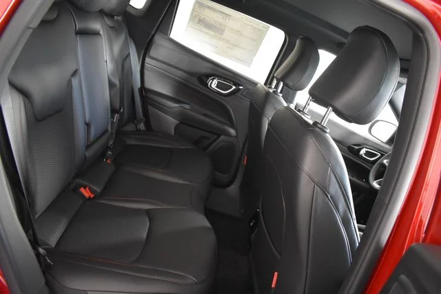 New 2026 Red Hot Pearl-Coat Exterior Paint Jeep Trailhawk image 16