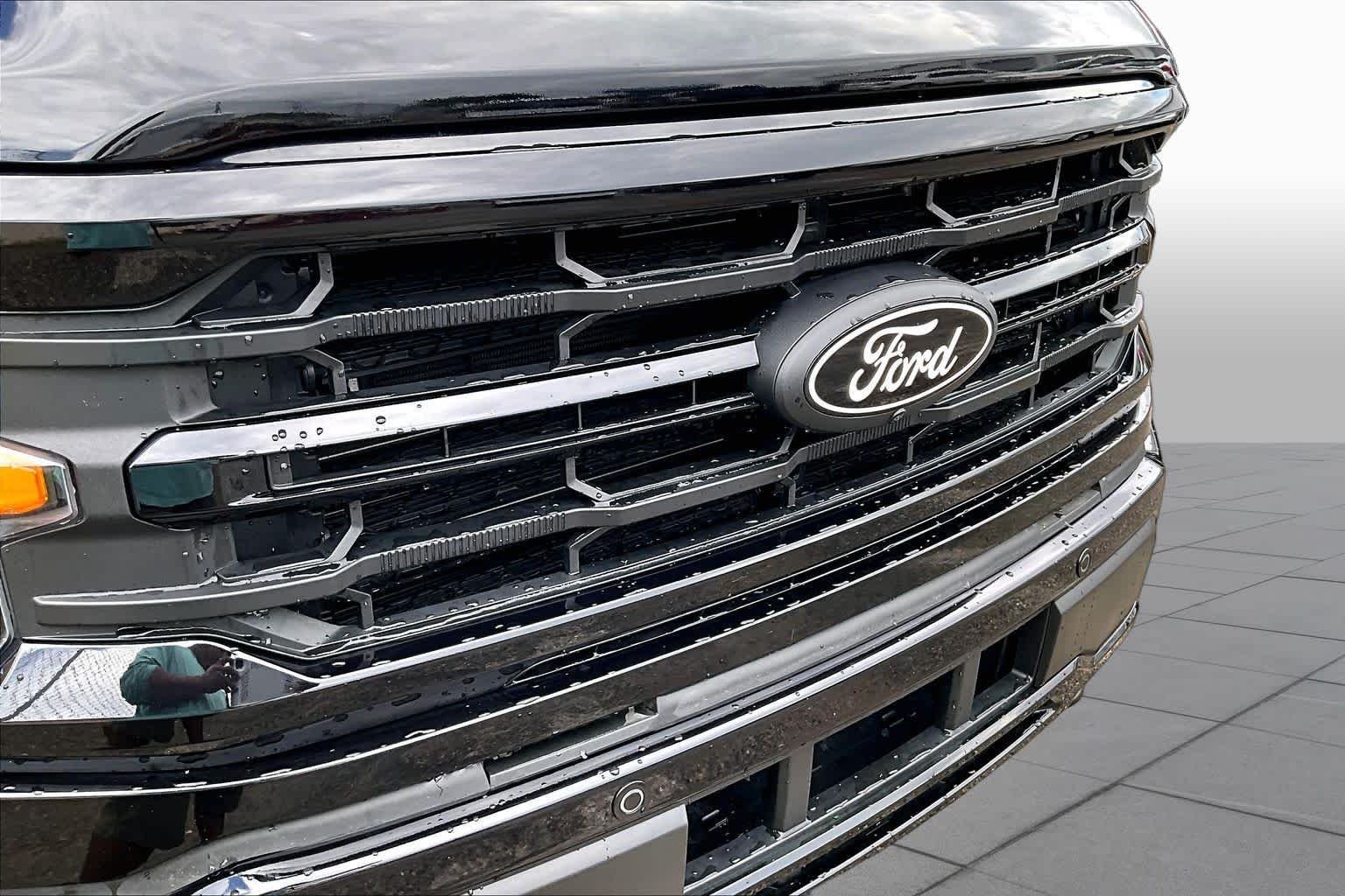 Used 2025 Agate Black Metallic Ford XLT image 30