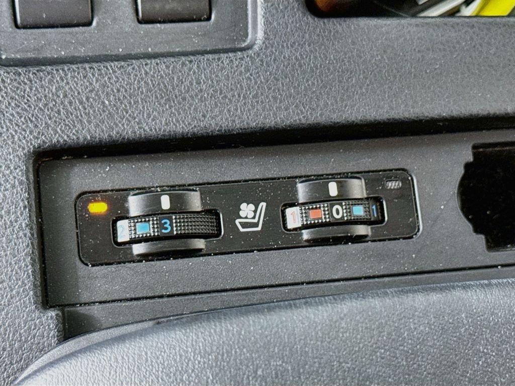Used 2015 Obsidian Lexus Base image 24