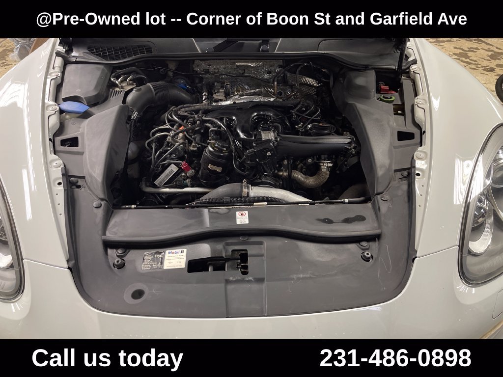 Used 2013  Porsche Diesel image 9