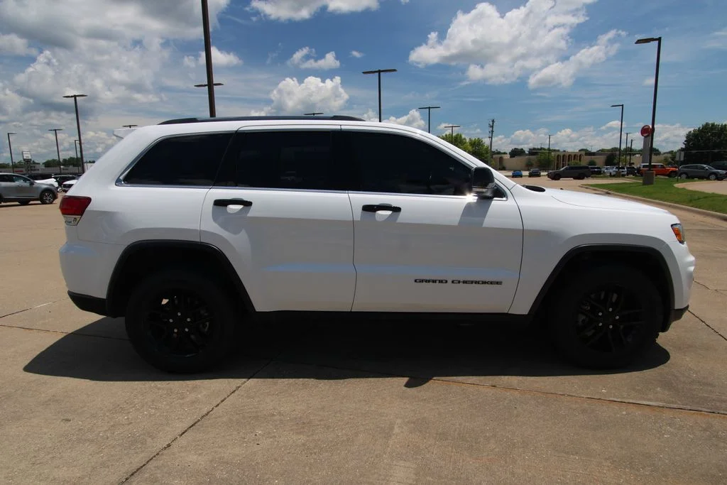 Used 2021 Bright White Clearcoat Jeep Limited image 4