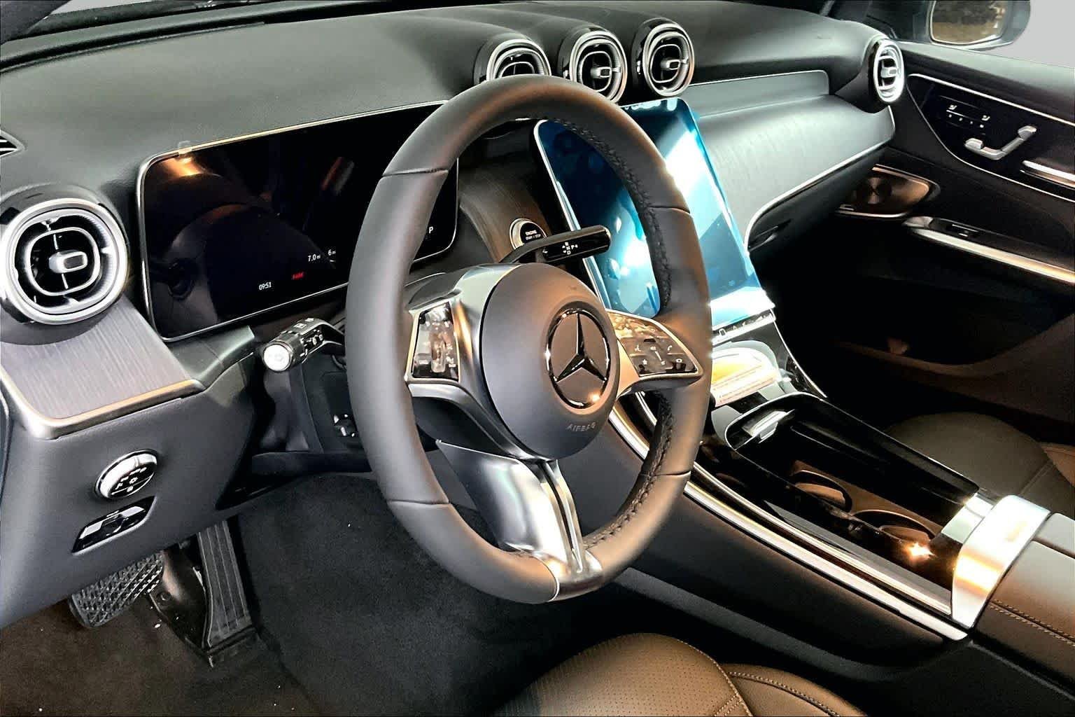 New 2027 Graphite Grey Metallic Mercedes-Benz GLC 300 image 10