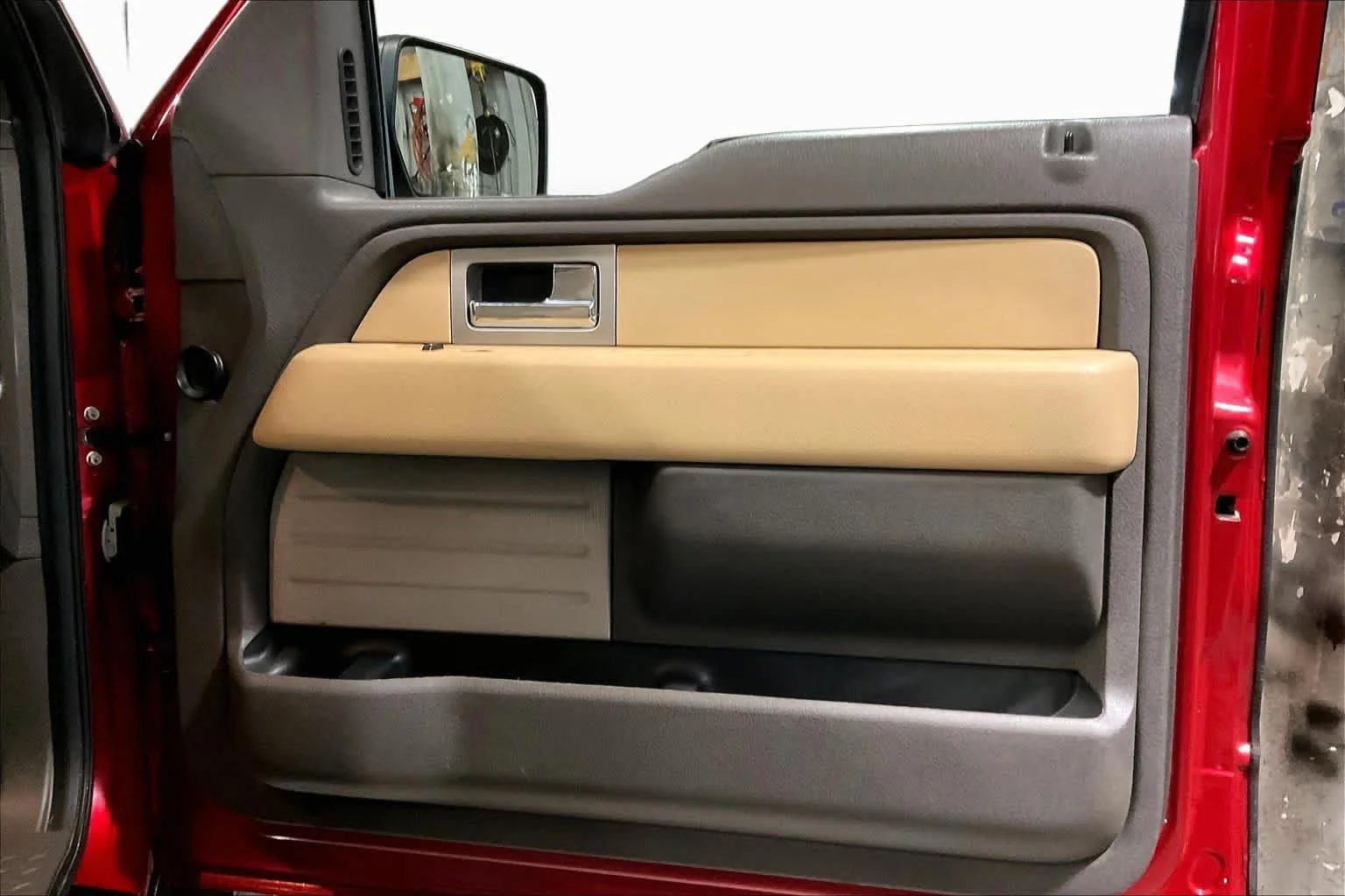 Used 2011 Red Candy Metallic Tinted Clearcoat Ford XLT image 22