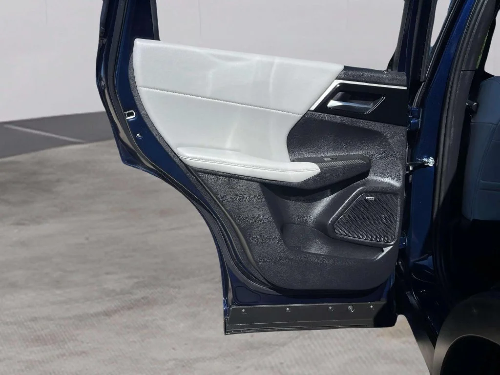 Used 2025 Cosmic Blue Metallic Mitsubishi  image 26