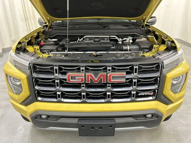 Used 2023  GMC AT4 image 6