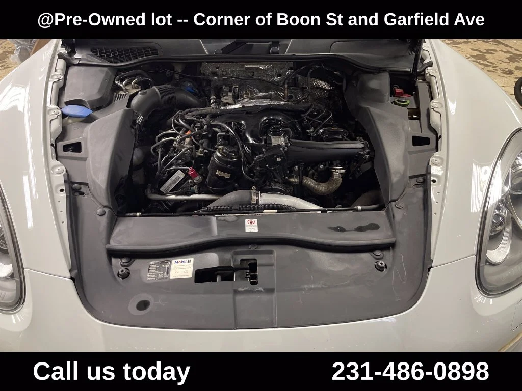 Used 2013  Porsche Diesel image 9