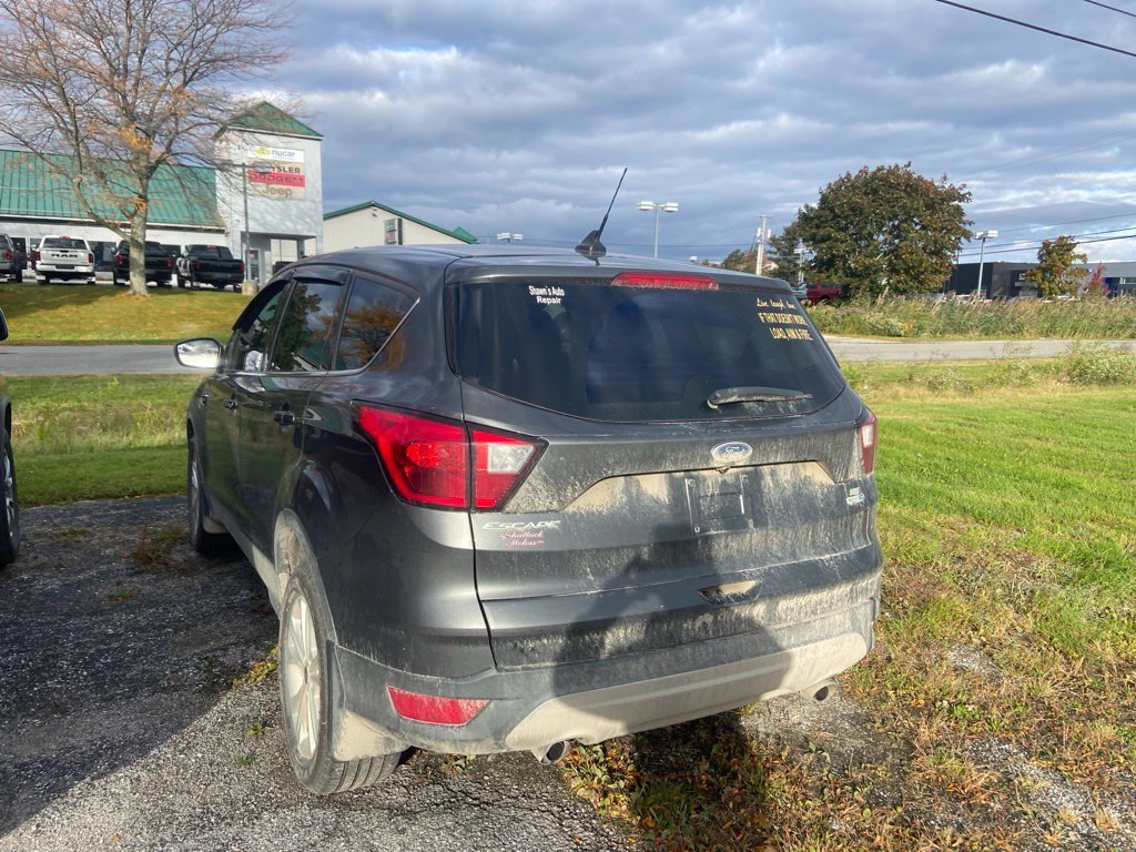 Used 2019 Magnetic Ford SE image 4