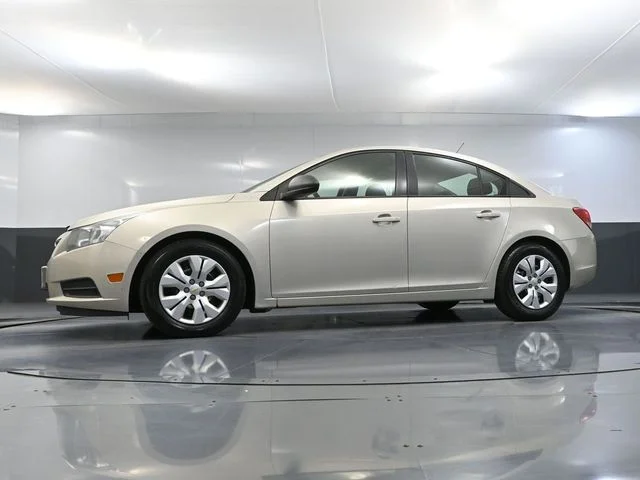 2013 Chevrolet Cruze LS - Photo 47