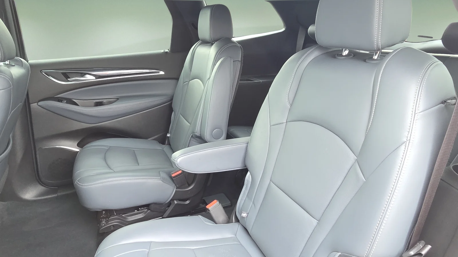 Used 2024 White Buick Premium Group image 23