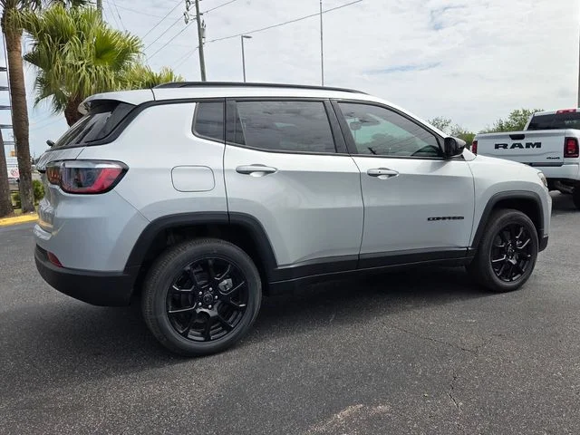 New 2026 Silver Zynith Metallic Clear-Coat Exterior Paint Jeep Latitude image 7