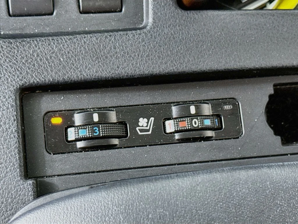 Used 2015 Obsidian Lexus Base image 24
