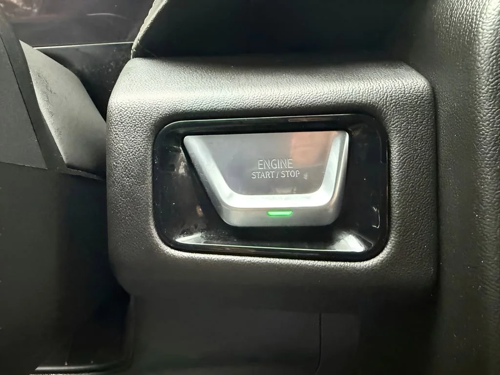 Used 2025 Summit White GMC Denali image 18