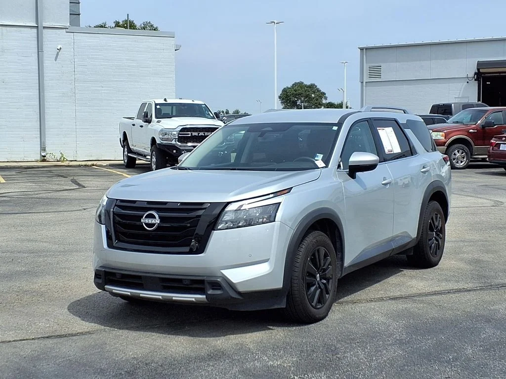 Used 2025 Nissan Pathfinder SL with VIN 5N1DR3CAXSC225505 for sale in Kansas City