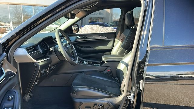 Used 2023 Black Jeep Altitude X image 9