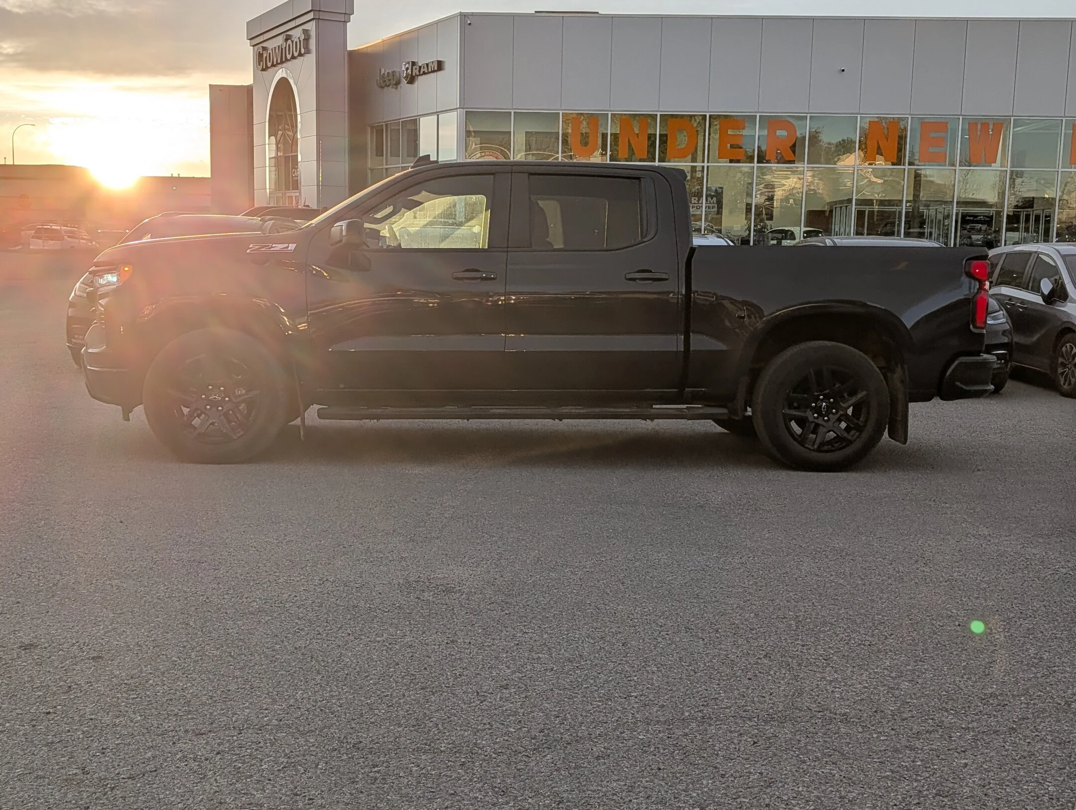 Used 2022 Black Chevrolet RST Z71 Offroad - 13.4 Touchscreen - Heated W - 4WD Crew Cab 147 RST image 5