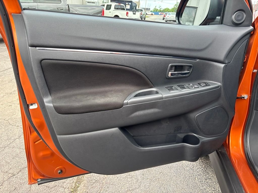 Used 2024  Mitsubishi 2.0 ES image 14