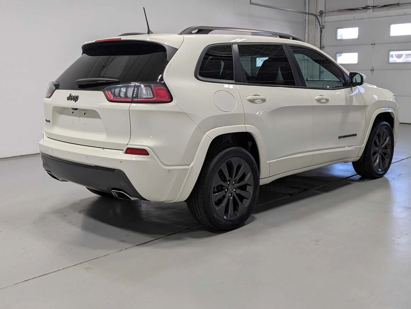 Used 2019 Pearl White Pearlcoat Jeep High Altitude image 8