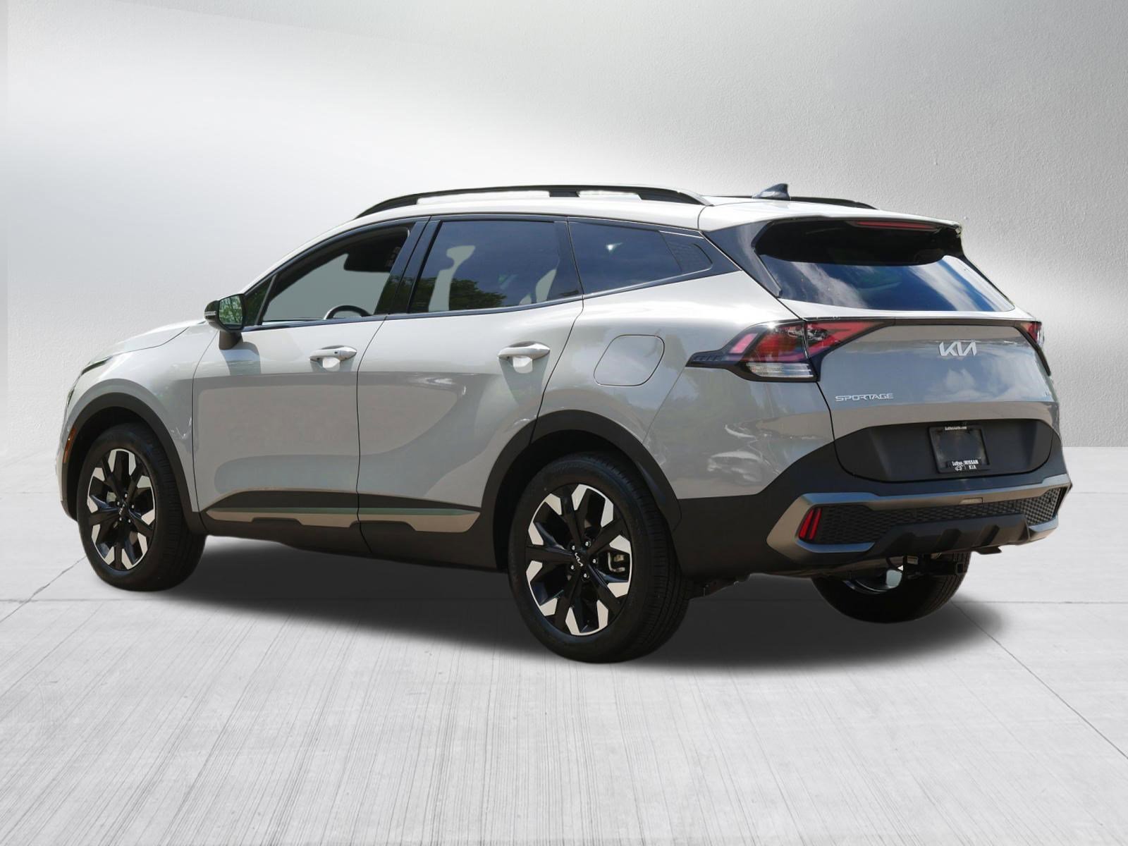 Certified Used 2024 Wolf Gray Kia X-Line image 5