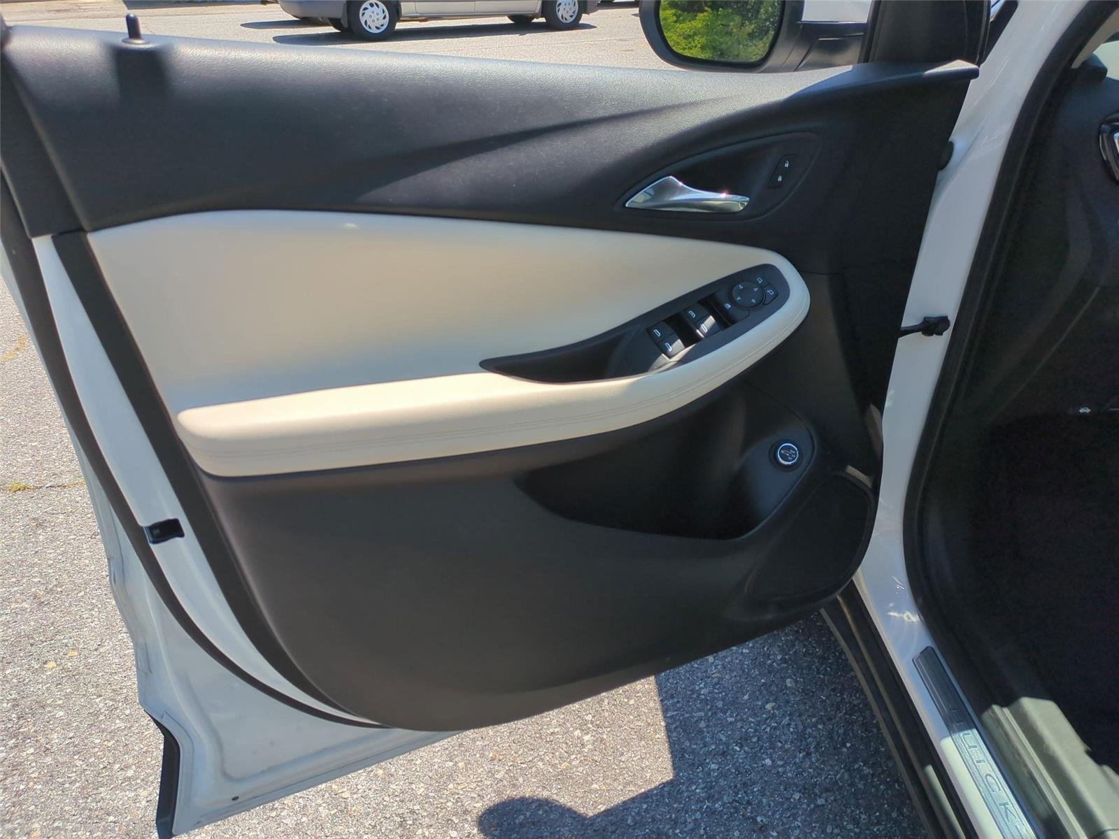 Used 2023 Summit White Buick Select image 15