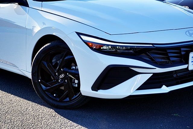 Used 2026 White Hyundai SEL Sport image 3