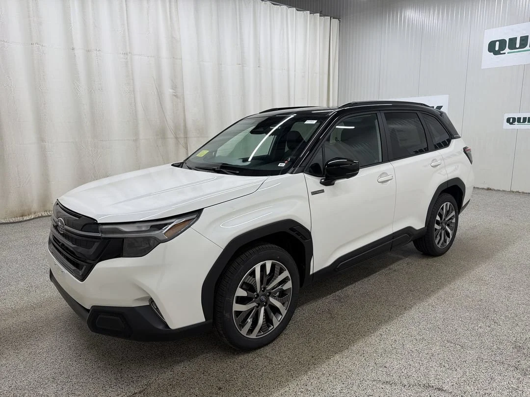 New 2026 Crystal White Pearl/Crystal Black Silica Subaru Touring Hybrid image 4