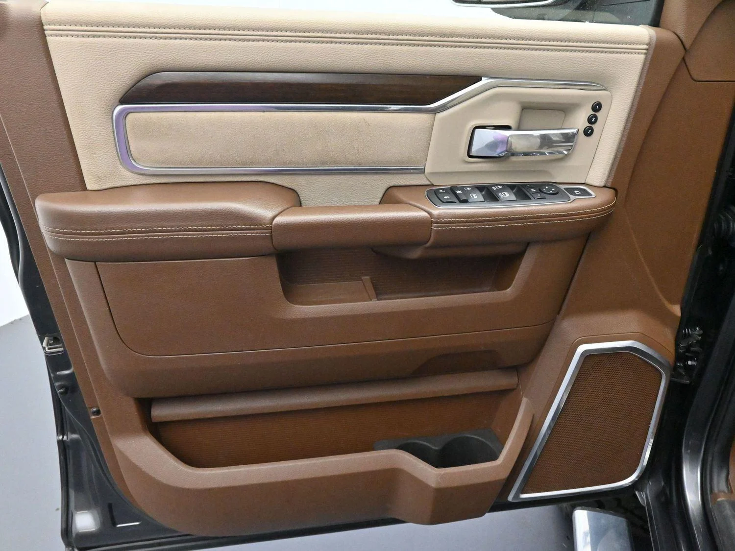 Used 2022 Granite Crystal Metallic Clearcoat Ram Laramie image 10