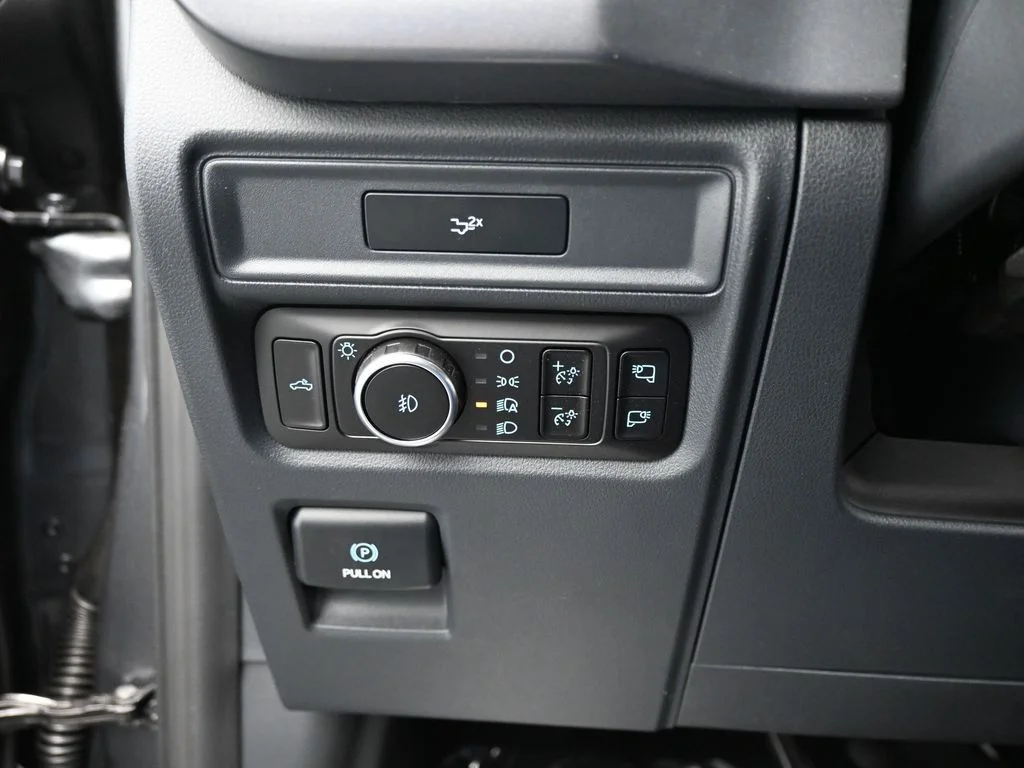 New 2026 Carbonized Gray Metallic Ford XLT image 13