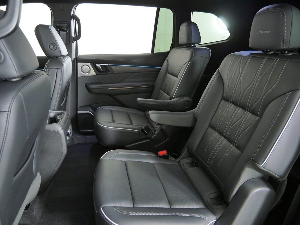 Used 2025 White Buick Avenir image 33