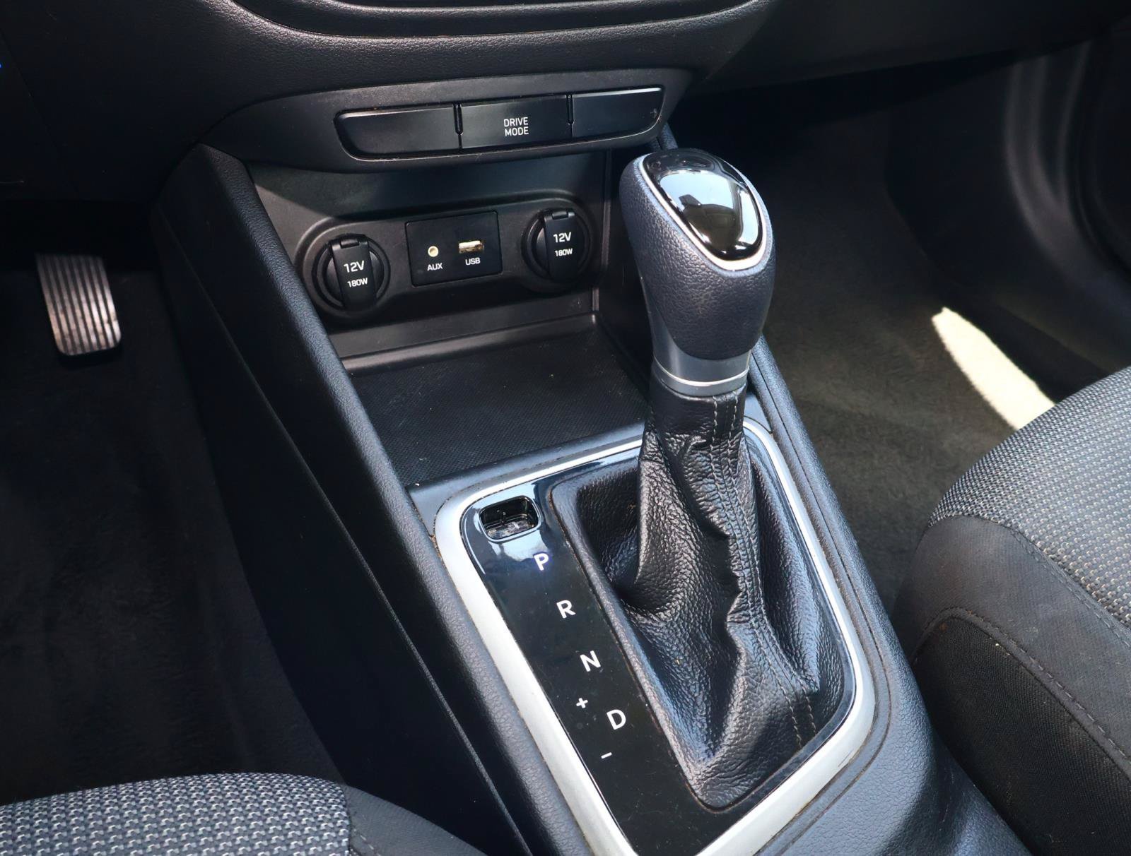 Used 2022 Absolute Black Hyundai SE image 20