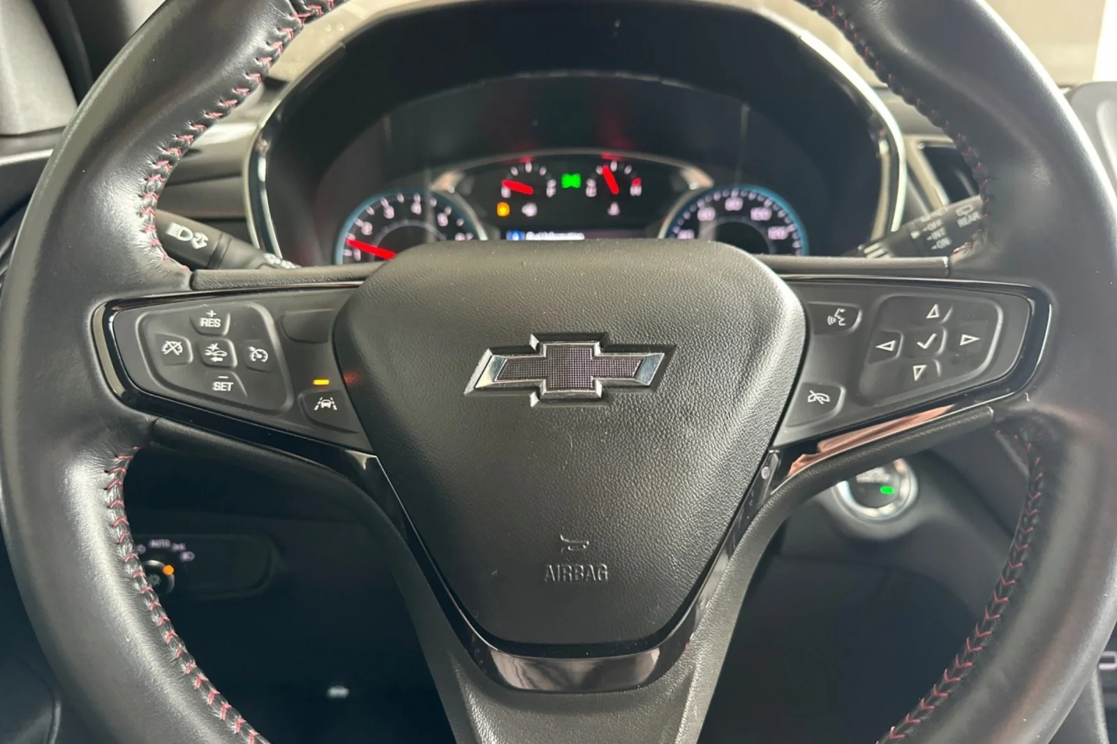 Used 2022 Summit White Chevrolet RS image 22