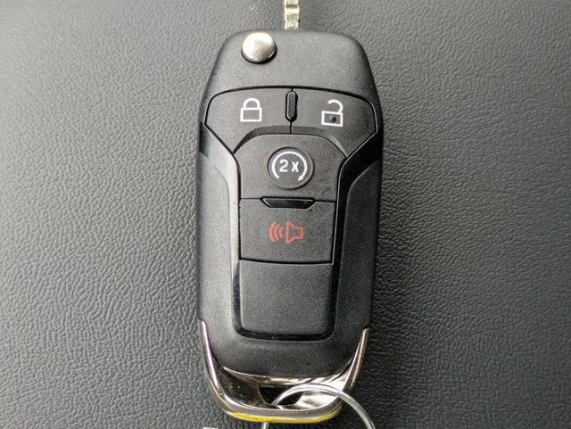 New 2026 Oxford White Ford XLT image 27