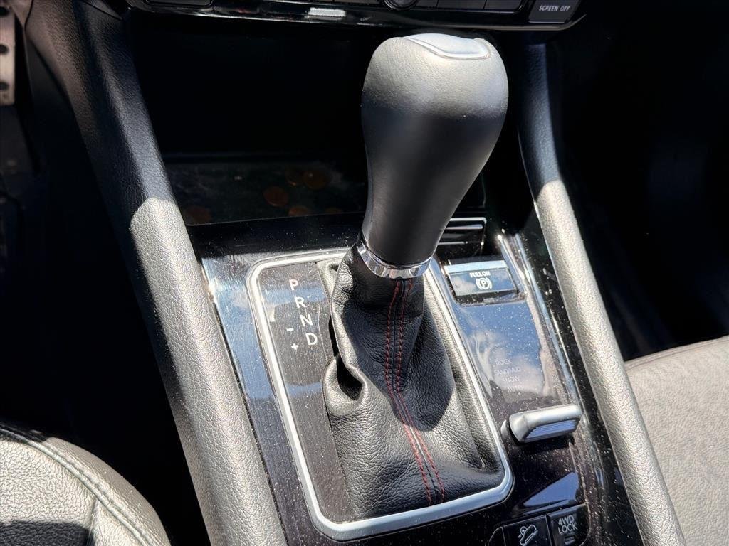 Used 2024 Silver Zynith Metallic Clearcoat Jeep Trailhawk image 25
