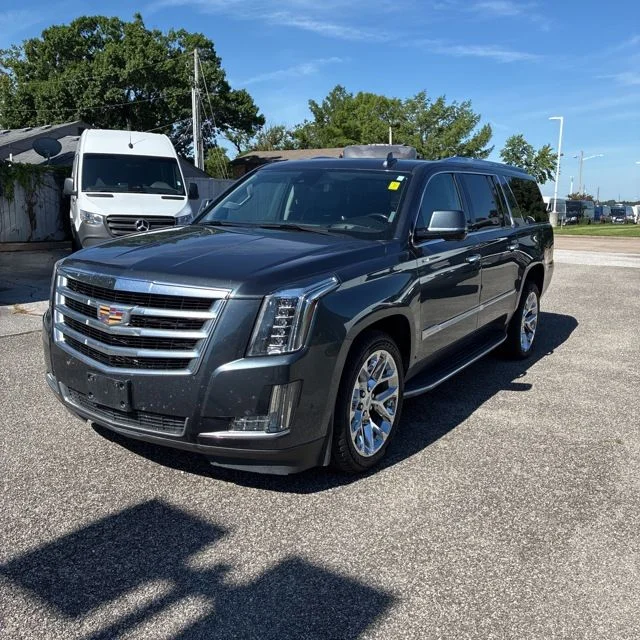 Used 2019 Gray Cadillac Luxury image 5