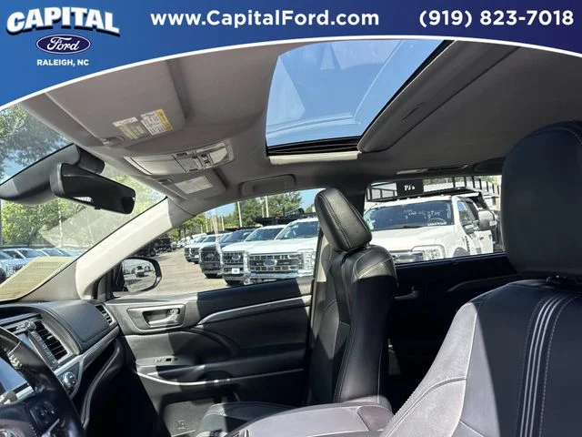 Used 2017 Gray Toyota SE image 22