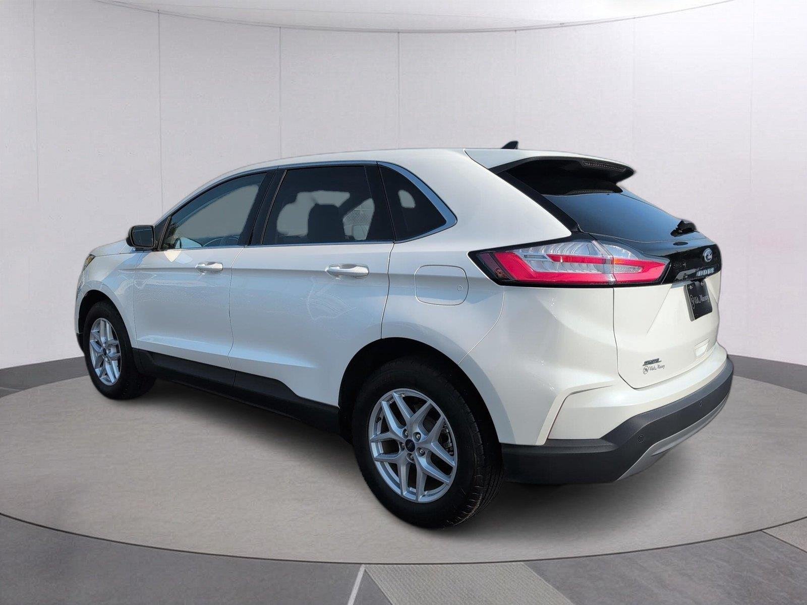 Used 2021 Star White Metallic Tri-Coat Ford SEL image 5