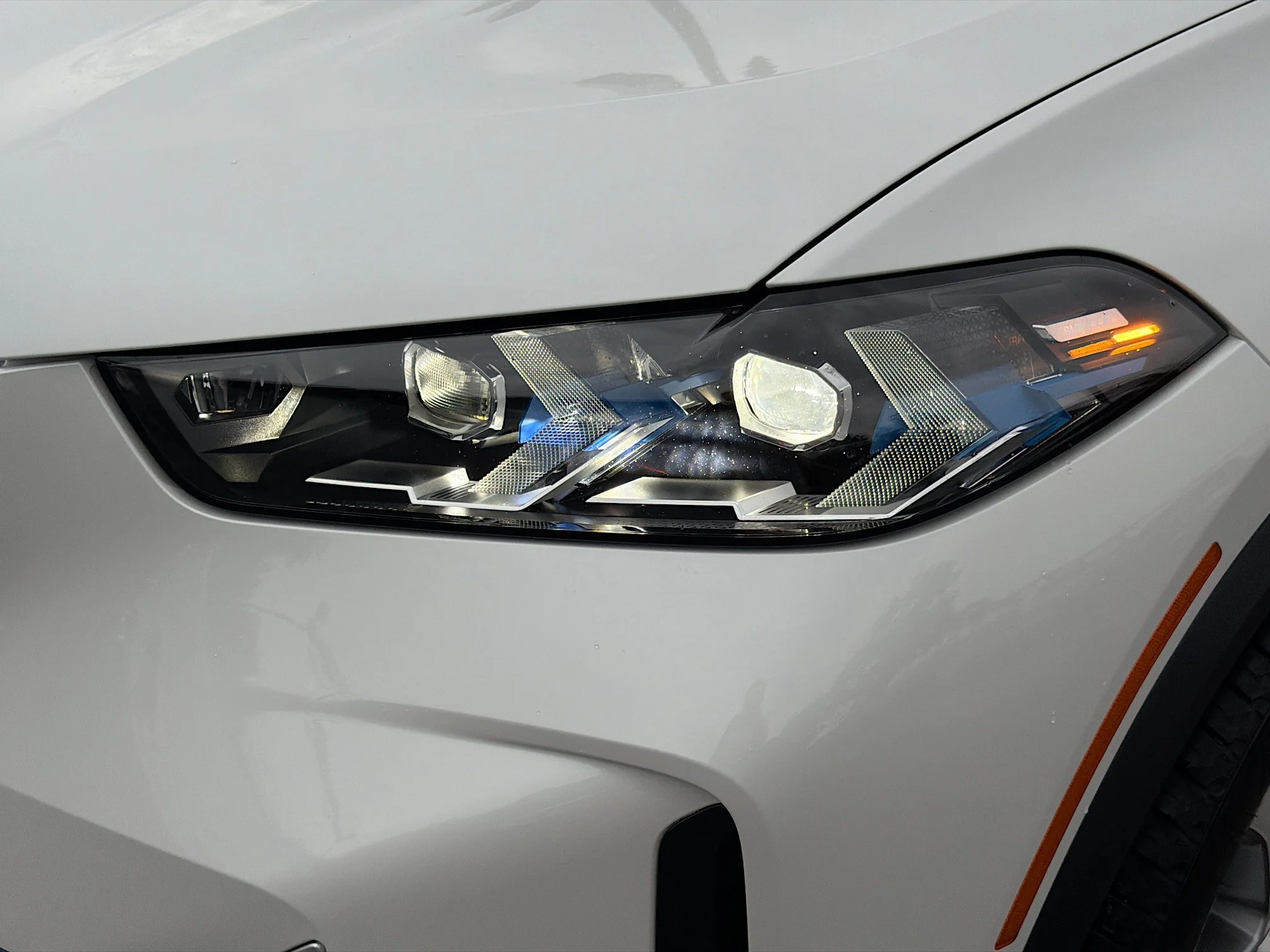 New 2026 Mineral White Metallic BMW xDrive40i image 9